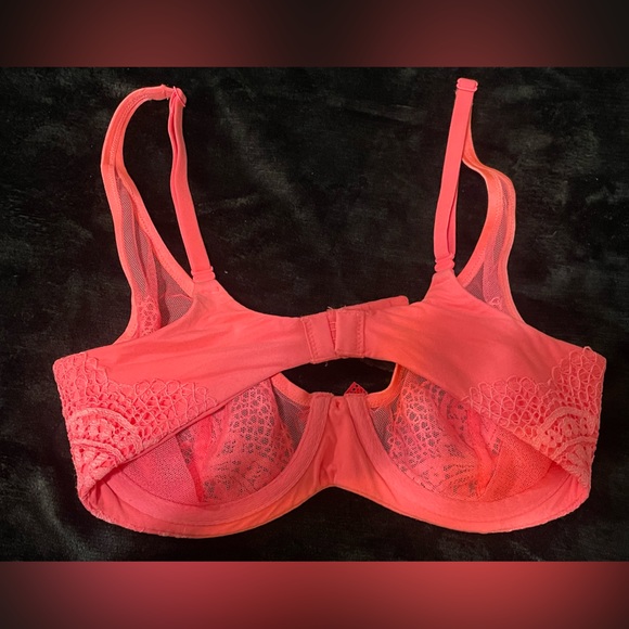 Victoria’s Secret Coral Bra, 32D - Picture 2 of 3